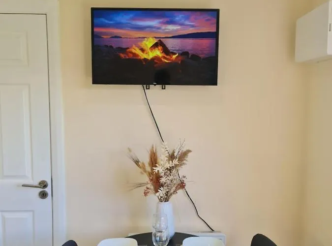 Cosy Self Contained Space Near Airport 都柏林