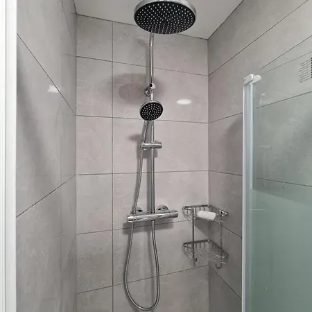 Cosy Self Contained Space Near Airport *